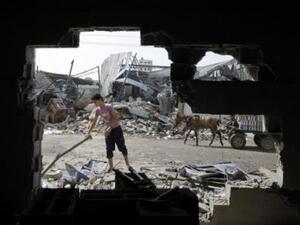 دمار بعد غارة اسرائيلية على منطقة التفاح (شرق مدينة غزة) ليل 12/13 تموز/يوليو 2011