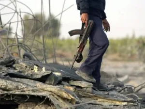 طائرة حربية إسرائيلية أطلقت ثلاثة صواريخ تجاه موقع في مخيم النصيرات