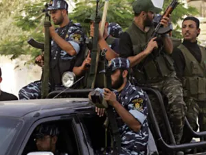 عناصر من الأجهزة الأمنية التابعة للحكومة المقالة في قطاع غزة