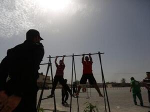 اختبارات بدنية لشبان يرغبون في الانضمام الى القوة التنفيذية الامنية التابعة لحكومة حماس في غزة/أ.ف.ب