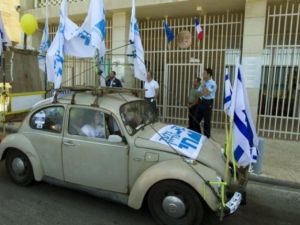 موكب سيارات يجول في تل ابيب في الذكرى الرابعة لخطف الجندي الاسرائيلي جلعاد شاليط 