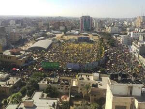 مئات الآلاف من أعضاء وأنصار حركة فتح يحتشدون في ساحة السرايا