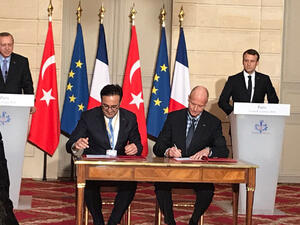 جرى توقيع الاتفاق المبدئي مع إيرباص في حفل حضره إردوغان ومضيفه الرئيس الفرنسي إيمانويل ماكرون.