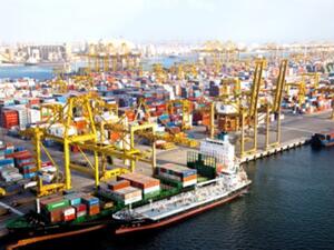 تستحوذ موانئ دولة الإمارات العربية المتحدة على نحو 60% من إجمالي حجم مناولة الحاويات والبضائع