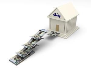 توزعت السحوبات النقدية خلال 2017، بين "الشبكة السعودية" بنسبة 61 في المائة (257.6 مليار ريال)، و"المصارف" بنسبة 39 في المائة (168.1 مليار ريال)