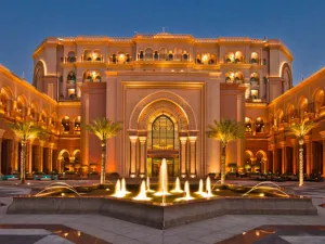 بلغ متوسط فترة الإقامة الفندقية في أبوظبي 2,99 ليلة، بينما وصل متوسط سعر الغرفة خلال شهر أكتوبر إلى 416 درهماً (113 دولاراً)