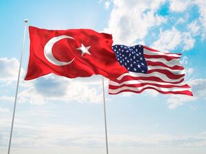 غرامات أميركية تهوي بأسهم البنوك والليرة التركية