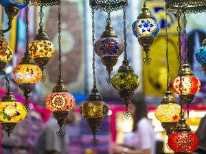 يحل شهر رمضان على غزة، وسط حالة متدهورة من الأوضاع المعيشية والاقتصادية تعصف بأكثر من مليوني فلسطيني يسكنون القطاع المحاصر إسرائيليا للعام الثاني عشر على التوالي