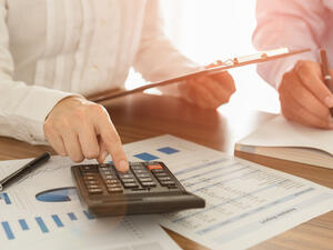 تحتاج إدارة الأداء أيضًا إلى جمع بيانات تثبت تباين الأداء، وتستند إلى مقاييس موثوقة، وتنتج عن أفضل إجراءات أدوات العلوم الاجتماعية