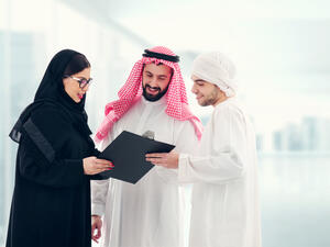 دبي تنمو بقوة، لأسباب من بينها إنفاق الحكومة على استعدادات استضافة الإمارة لمعرض إكسبو وورلد 2020