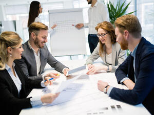 الإجتماعات القصيرة هي أكثر فعالية ونجاحاً من الإجتماعات الطويلة