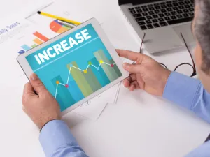 تحقيق المبيعات وإبرام الصفقات المربحة وتحصيل الأموال المستحقة مسائل يسهل الحديث عنها، لكن يصعب تنفيذها كما هو مخطط له في كثير من الأحيان