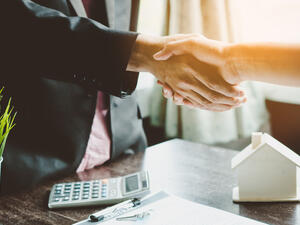 من أهم مزايا شراء عقار تحت التشييد، أن المشتري بإمكانه جدولة مدفوعاته وفقاً لمراحل التشييد