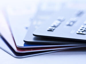 63% of credit cardholders in the country are “in the dark” about the interest rates their banks are charging. (File photo)
