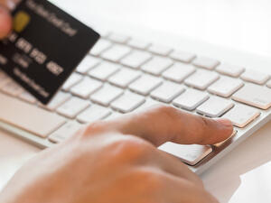 وزارة الطاقة تلقت عدة شكاوى من مستهلكين خلال الفترة الماضية، بشأن استمرار فرض الرسوم على الرغم من تحرير أسعار الوقود