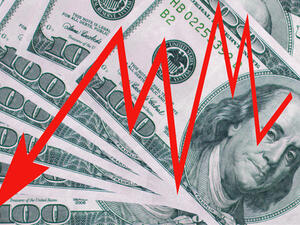 الدولار يتراجع لأقل سعر في 4 أشهر مقابل الين وسط اضطرابات في واشنطن