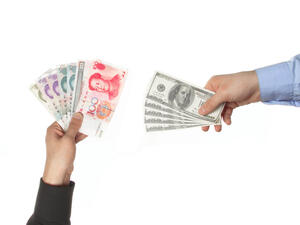 الحرب تشتعل بين الدولار واليوان في سوق العملات