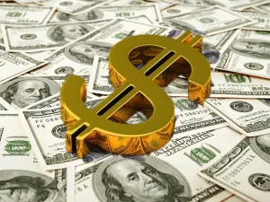 تراجع سعر الذهب لأدنى مستوى له خلال الأسابيع الثلاثة الماضية