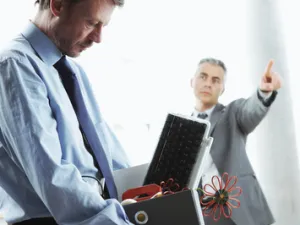 استبدال شخص موهوب بشخص آخر هو أمر مكلف جداً، ولكن، ومع استثناءات قليلة، فإن أي إنسان قابل لأن يُستبدل بإنسان آخر (وإن كنّا نرغب كثيراً بأن نعتقد بخلاف ذلك)