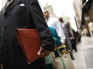 عملية استقدام العمالة الوافدة تحكمها أنظمة وإجراءات تقع في أغلبها ضمن نطاق مسؤولية وزارات الداخلية