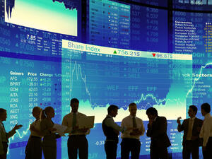 المستثمرون ينقلون مليارات الدولارات من أسواق النفط والمال إلى الذهب والين