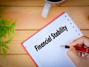 السيطرة الكافية على الأموال والدخل الشهري، والشعور بالثقة تجاه المستقبل، يعتبران أحد أفضل المؤشرات للأفراد