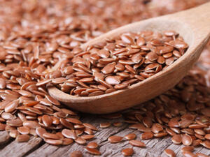 تساعد بذور الكتان على إذابة الدهون من الجسم
