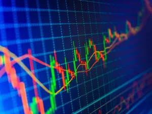 في الأسواق الأوروبية، ارتفع “ستوكس يوروب 600″ بنسبة 0.7% أو بمقدار 2.4 نقطة إلى 341.9 نقطة، وحقق المؤشر القياسي مكاسب أسبوعية بنسبة 0.5%