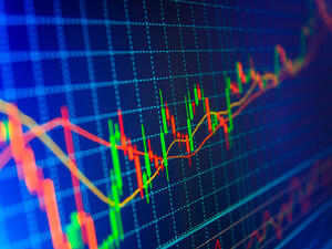 في الأسواق الأوروبية، ارتفع “ستوكس يوروب 600″ بنسبة 0.7% أو بمقدار 2.4 نقطة إلى 341.9 نقطة، وحقق المؤشر القياسي مكاسب أسبوعية بنسبة 0.5%