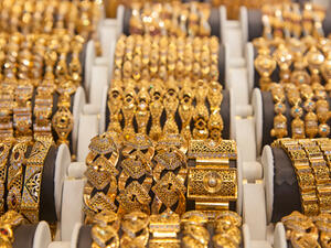 بلغ الاحتياطي العالمي من الذهب نحو33.33 ألف طن