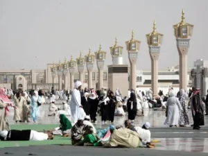 يجتذب موسم الحج نحو مليوني مسلم لأداء الشعائر في مكة كل عام وسيكون هذا العام مصدر قلق من عنف الإسلاميين المتشددين بعد أن قتل مهاجم انتحاري أربعة جنود في أوائل يوليو تموز عند الحرم النبوي في المدينة