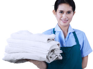 العقد الجديد للعمالة المنزلية الهندية سواء كان سائقا أو خادمة، تضمن ألا يقل الراتب الشهري للعامل عن 1500 ريال