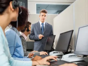 تعلّموا بعض المبادئ الأساسية لعملية الإرشاد والتوجيه التي يقوم بها المدراء حيث أن ذلك سيساعدكم في تطوير خبراتكم الشخصية كمرشدين ومُوجِّهين