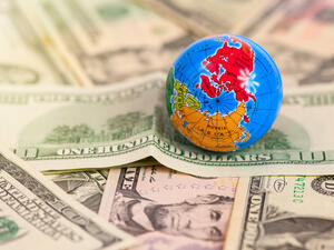 فقاعة الديون خطر يداهم العالم بعد سنوات من الفائدة المنخفضة