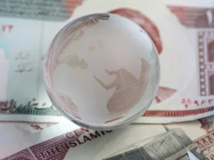 إيران "تعتزم تبني سياسة تقشف نقدية للسنة (المالية) المقبلة وزيادة الضريبة على العائدات