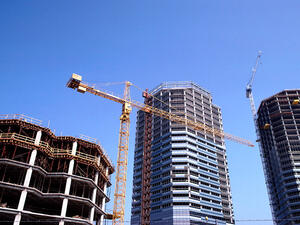 قطاع العقار السكني وقطاع العقار التجاري سجلوا اداء قوي على أساس سنوي موضحا ان اجمالي المبيعات في قطاع العقار السكني بلغ 181 مليون دينار خلال شهر ديسمبر