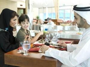 تعمل السعوديات اللاتي التحقن بالعمل منذ أشهر في قسم العائلات لأحد المطاعم العالمية التي افتتحت فروعها حديثا في المنطقة الشرقية كموظفات استقبال  تعمل السعوديات اللاتي التحقن بالعمل منذ أشهر في قسم العائلات لأحد المطاعم العالمية التي افتتحت فروعها حديثا في المنطقة الشرقية كموظفات استقبال