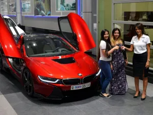 تتميز هذه النسخة الحصرية لوكيل الإمارات بحصولها على لون Lava Red الأحمر, بالإضافة الى رزمة AC Schnitzer والتي تشمل جنوط رياضية كبيرة