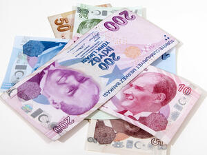 أسهمت تصريحات اردوغان في إضعاف الليرة التركية التي تدهورت الأسبوع المنصرم لأدنى مستوى تاريخي لها 