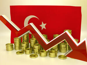 الليرة التركية تهوي أكثر من 2% مقابل الدولار