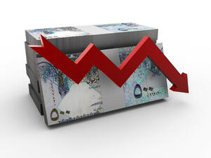 هوى سعر الريال القطري إلى أدنى مستوياته أمام الدولار منذ عام 1988 