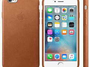 قدّمت الشركة نوعين مختلفين من أغلفة الحماية الخلفية الجديدة والخاصة بهاتفي iPhone 6s و iPhone 6s Plus، النوع الأول مصنوع من الجلد Leather Case، وهو متوفّر بخمسة ألوان مختلفة وهي الأزرق الليلي، البني الفاقع، البيج، البني، والأسود، وهو مصنوع من الجلد الأوروبي وحُفِر عليه شعار شركة آبل