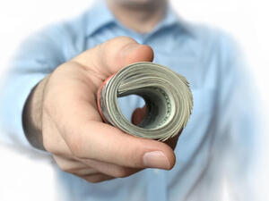 لتحصل على المال من مصادر مختلفة تخلص من الديون الواقعة عليك 