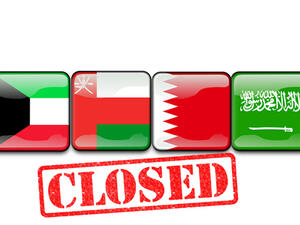 أغلقت أربع بورصات خليجية هي والكويت وسلطنة عمان والبحرين إضافة إلى السوق السعودية أمس نظرا لوفاة الملك عبدالله