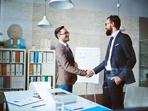 تفاوض بطريقة لطيفة للحصول على ما تريد