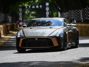 نيسان تحتفل بالذكرى الخمسين لسيارة GT-R50 بنسخة خاصة
