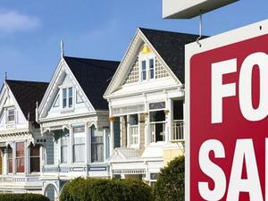 يستثمر الصندوق، الذي يستمد أمواله من إيرادات إنتاج النرويج من النفط والغاز، في الأسهم والسندات والعقارات