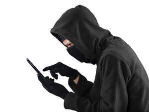مستخدمو أجهزة أندرويد الذين يلجؤون إلى أصبع اليد لإقفال الهاتف، أكثر عرضة لأن يجري اختراقهم عبر الحيلة "الحرارية"