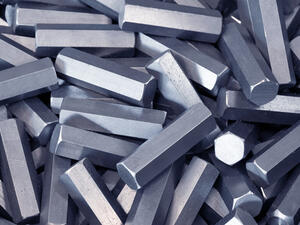 ارتفع إنتاج الصلب الخام العالمي بنسبة 4.7 في المائة، خلال الأشهر الخمسة الأولى من العام الجاري مقارنة بالفترة نفسها من العام الماضي، ليصل إلى نحو 694.9 مليون طن