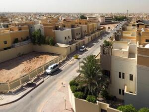 انخفضت مبيعات العقارات خلال نفس الفترة من عام 2015 إلى 153.4 ألف عقار مبيعا، أي بنسبة انخفاض بلغت 14.7 في المائة